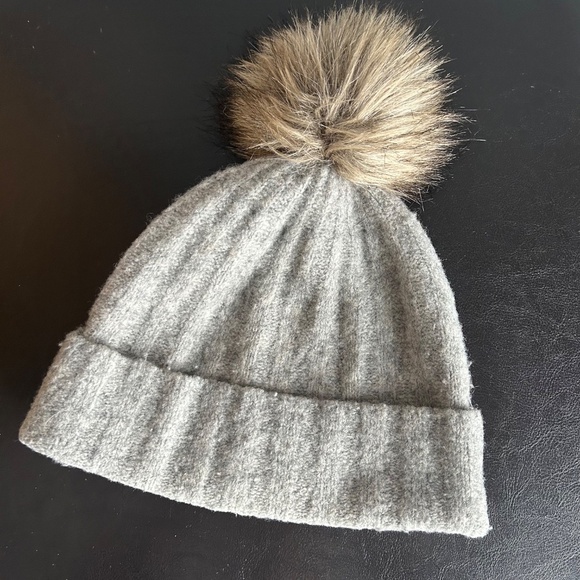 Babaton (Aritzia) Grey Wool Blend Knit Beanie Hat - Picture 6 of 11